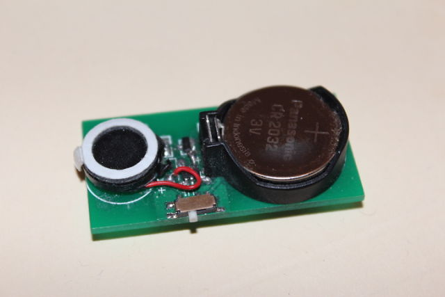Small IoT beacon with NUHF audio capabilities